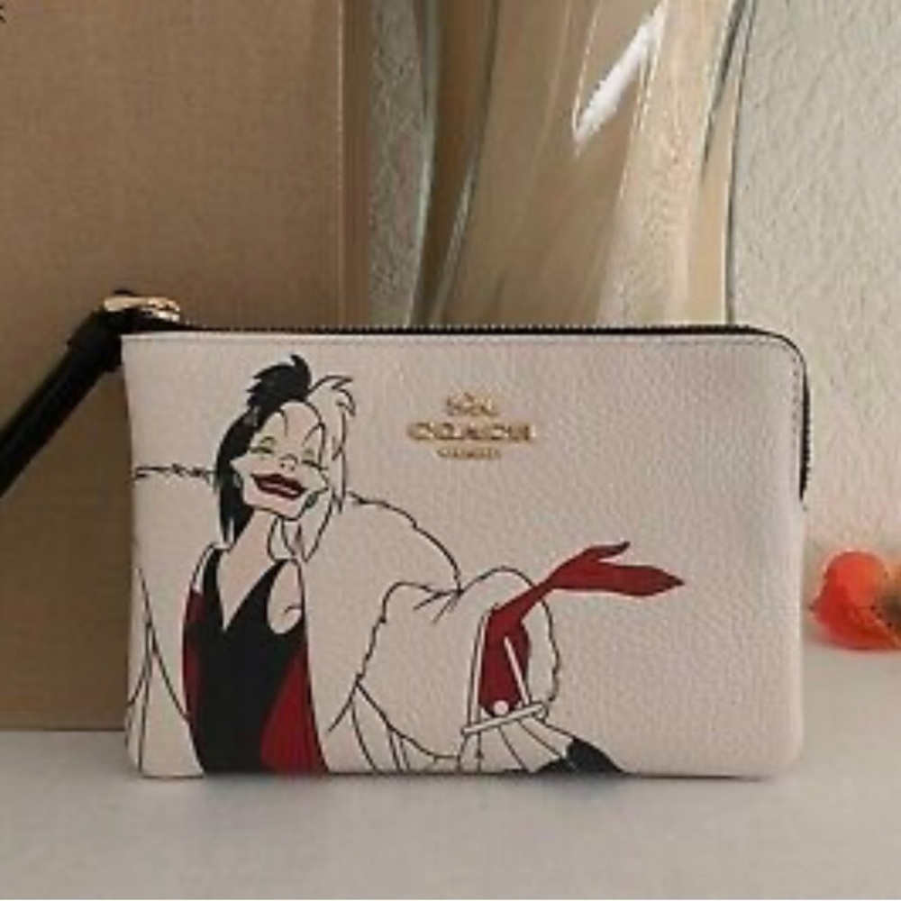NWT Coach CC334 Disney X Coach Corner Zip Leather Wristlet With Cruella Motif